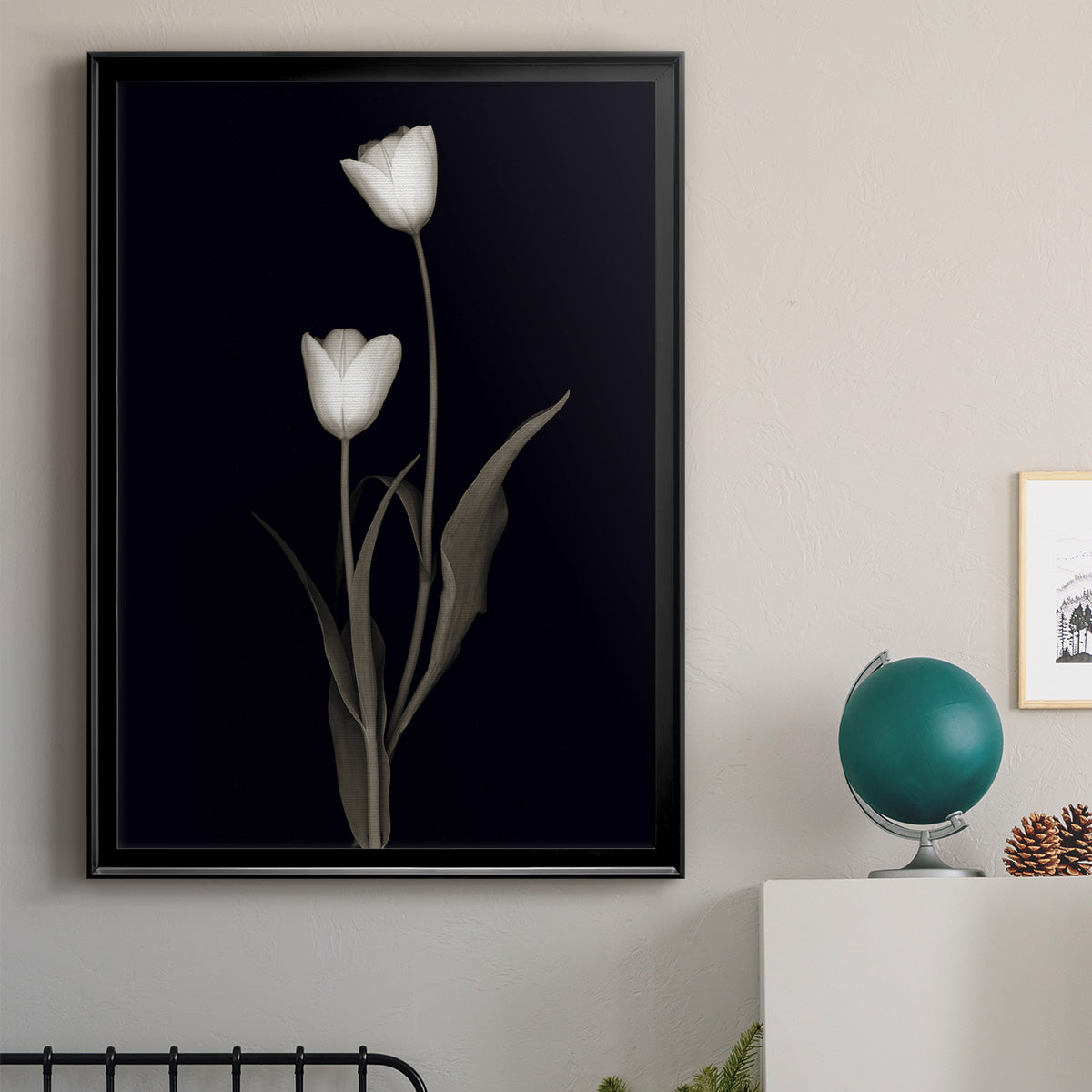 Tulip Pose II - Modern Framed Canvas Print