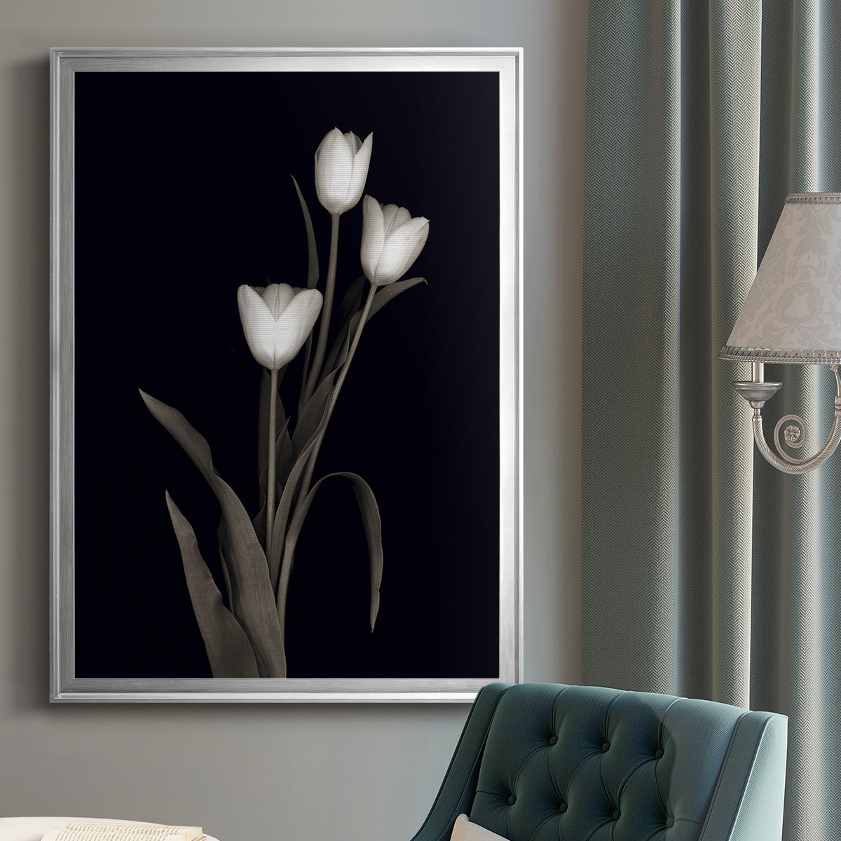 Tulip Pose I - Modern Framed Canvas Print