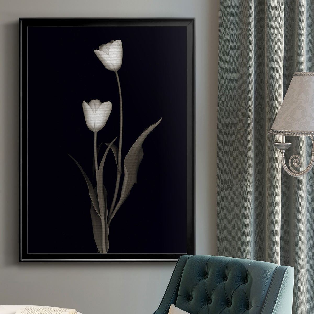 Tulip Pose II - Modern Framed Canvas Print