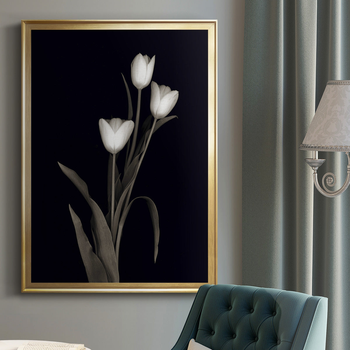 Tulip Pose I - Modern Framed Canvas Print