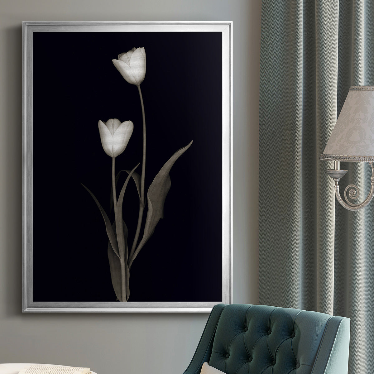 Tulip Pose II - Modern Framed Canvas Print