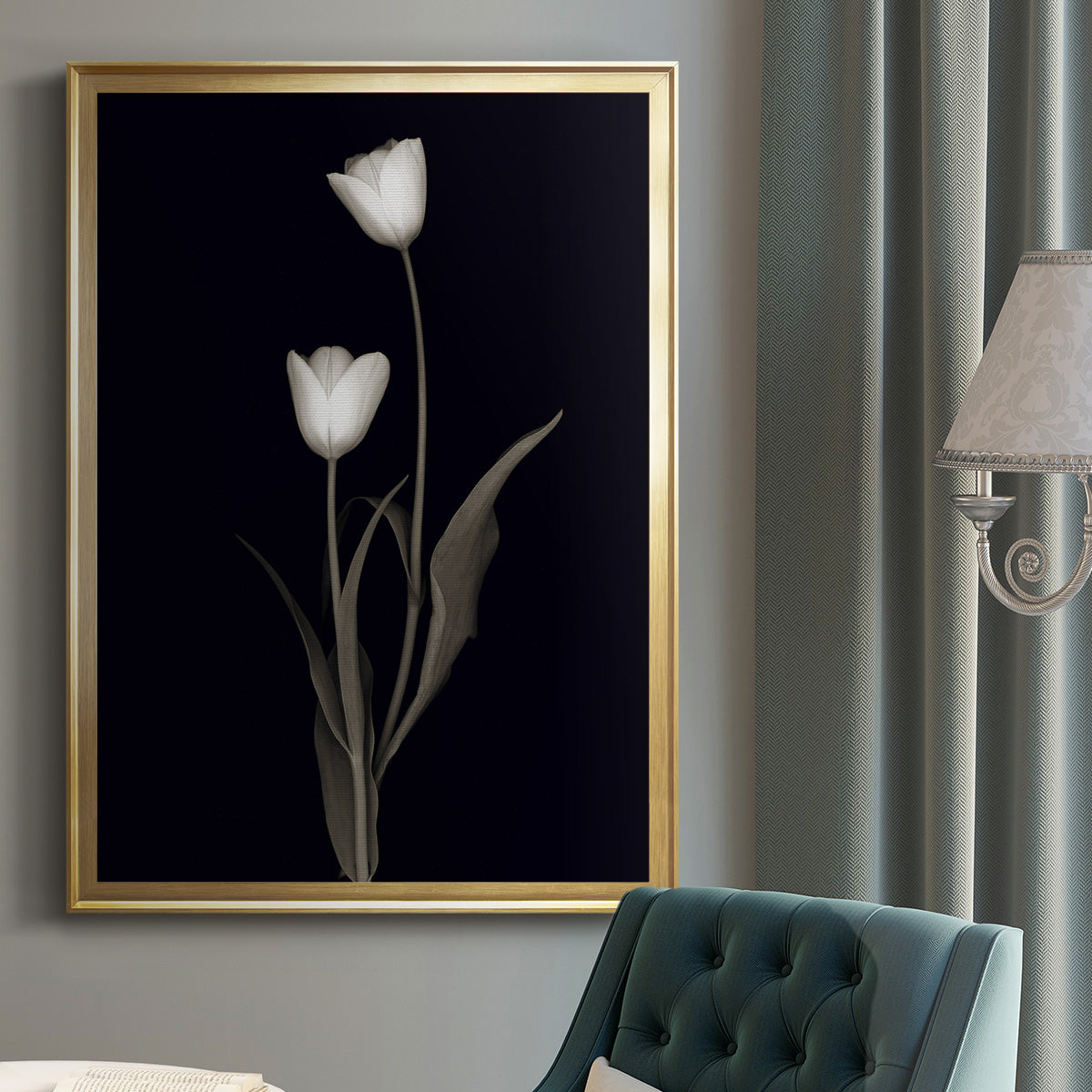 Tulip Pose II - Modern Framed Canvas Print