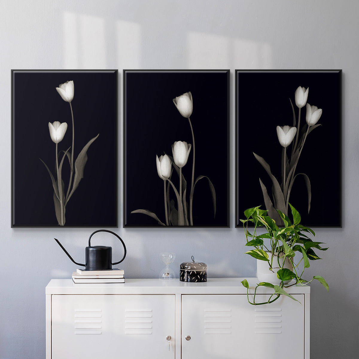 Tulip Pose I - Floater Framed Canvas Set